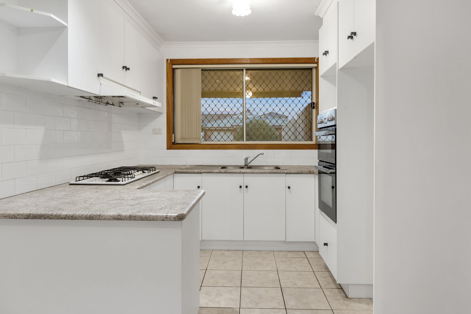 2/14 Moreton Court, Hoppers Crossing VIC 3029, Image 2