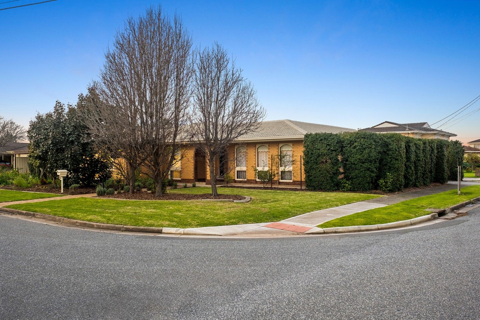 4 bedrooms House in 2 Sandra Court FULHAM GARDENS SA, 5024