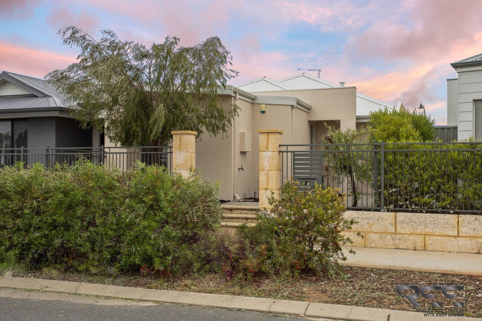 3 bedrooms House in 113 Broadway Boulevard PIARA WATERS WA, 6112