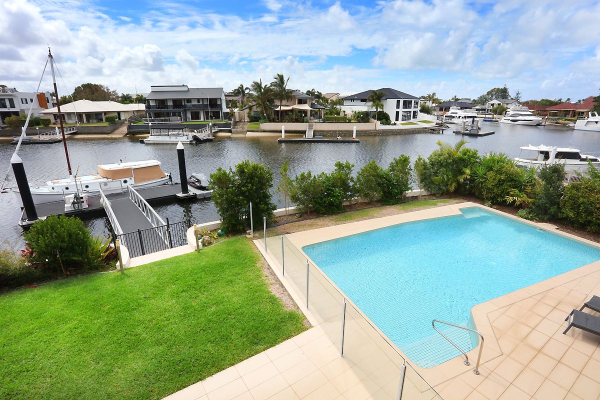 5 bedrooms House in 59 Daru Avenue RUNAWAY BAY QLD, 4216