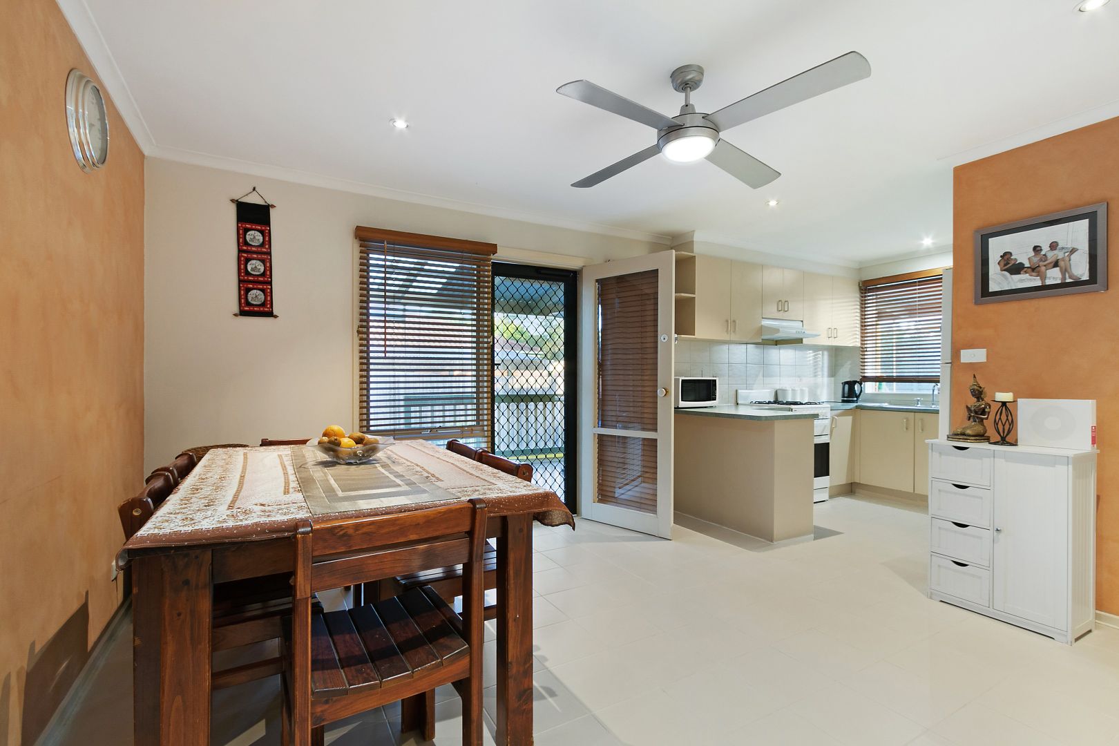 4 Honeysuckle Walk, Croydon South VIC 3136, Image 2