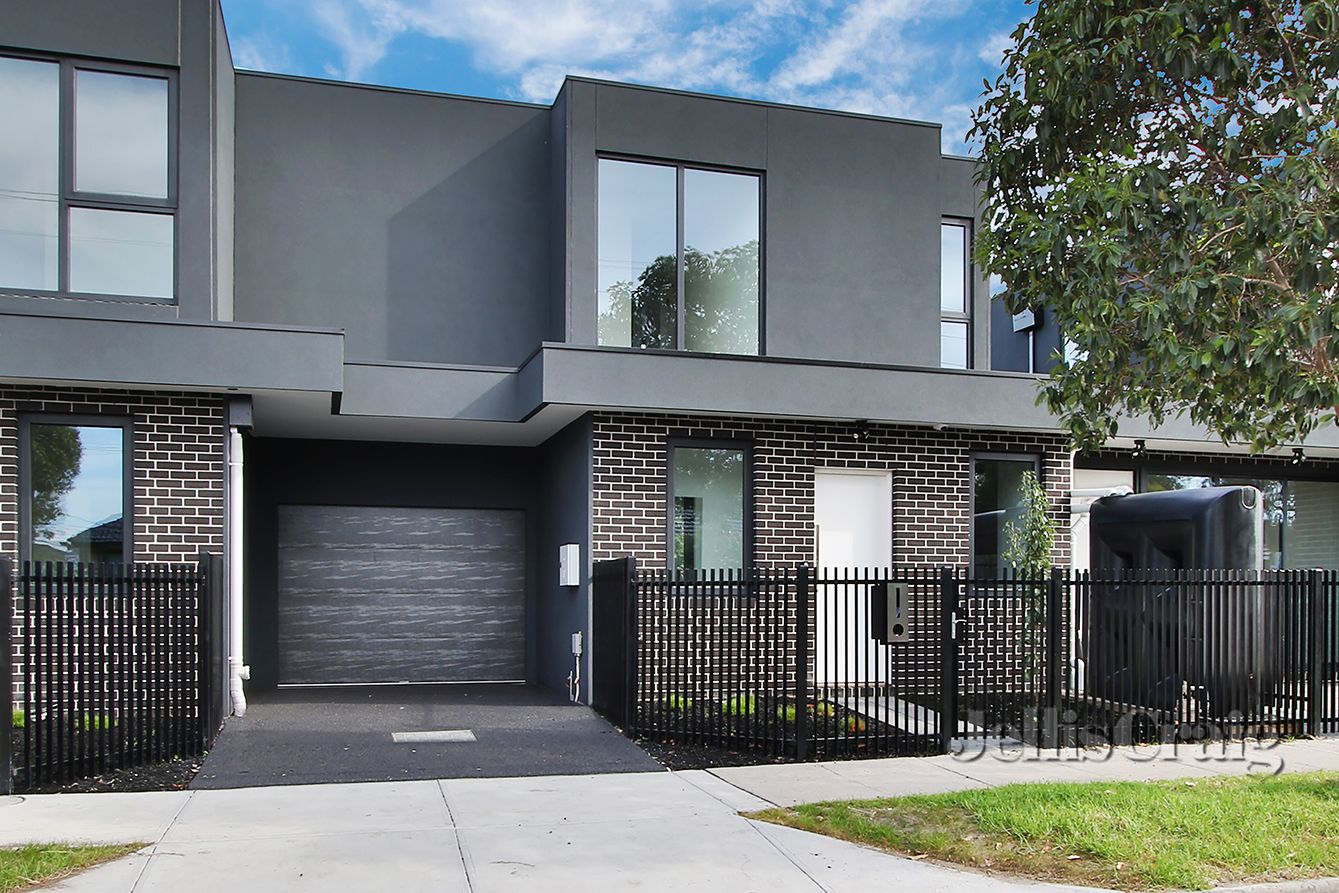 3 bedrooms Townhouse in 145 Brady Road BENTLEIGH EAST VIC, 3165