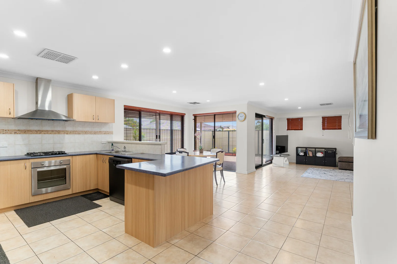 Additional image 11 of 8 Deanmore Bend, Hammond Park WA 6164