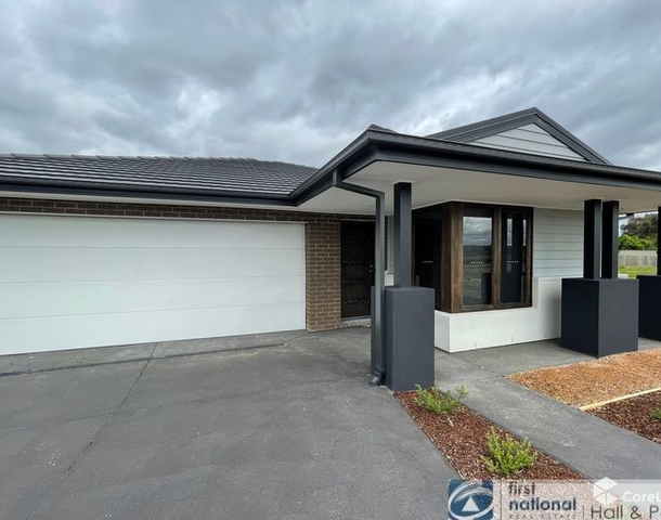 35 Landscape Boulevard, Hampton Park VIC 3976