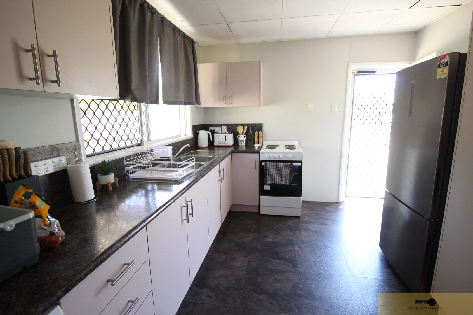 102 Hackett Terrace, Richmond Hill QLD 4820, Image 2