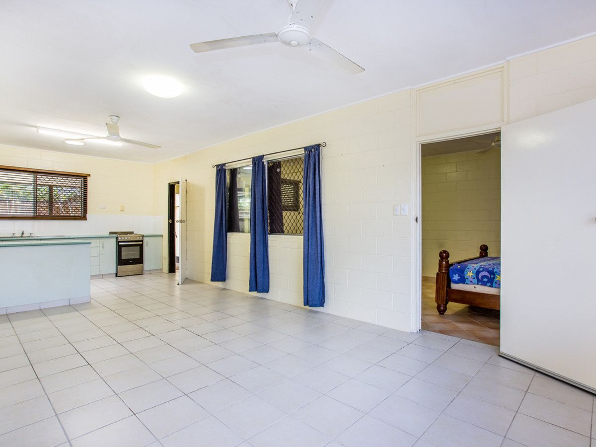 454 McCoombe Street, Mooroobool QLD 4870, Image 2