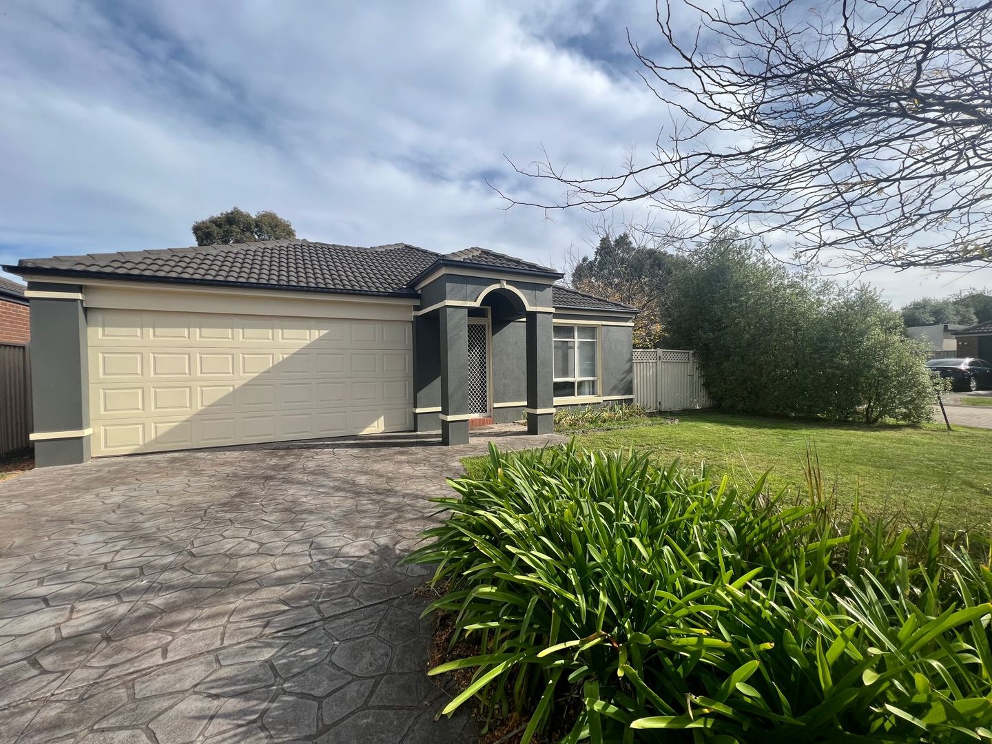 33 Dunstall Gardens, Caroline Springs VIC 3023 House For Rent 450