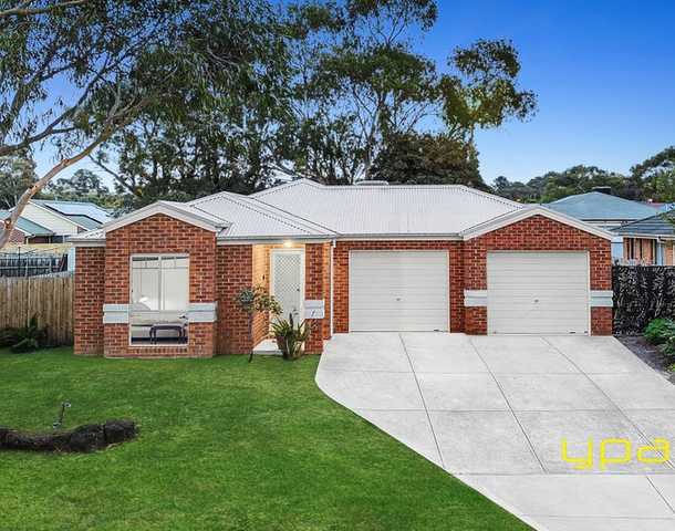 19 Sir Thomas Drive, Pakenham VIC 3810