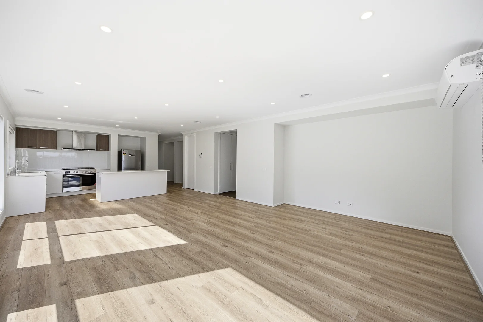 Additional image 2 of 35 Follett Boulevard, Clyde VIC 3978