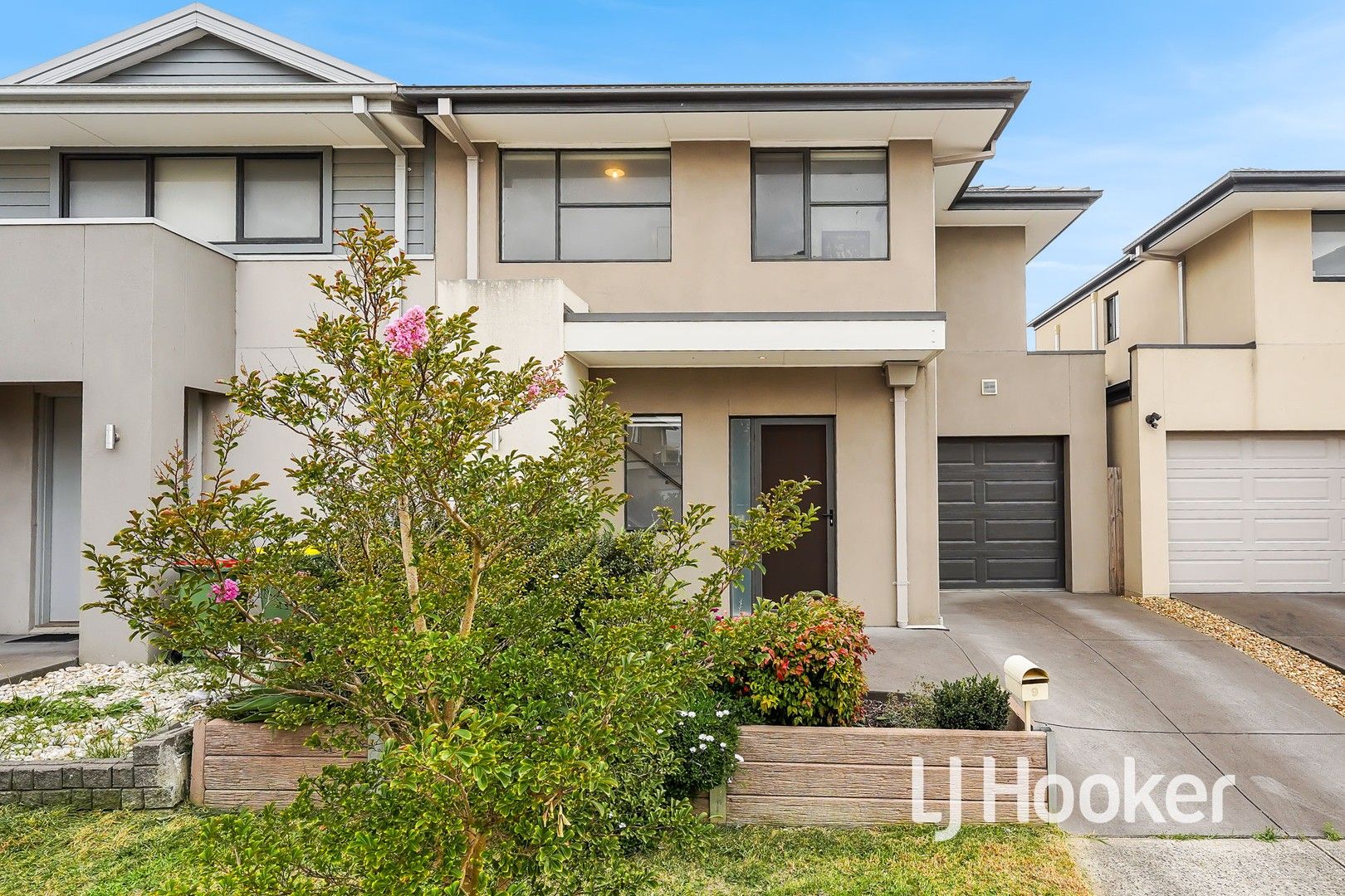 3 bedrooms Townhouse in 9 Eliot Avenue OFFICER VIC, 3809
