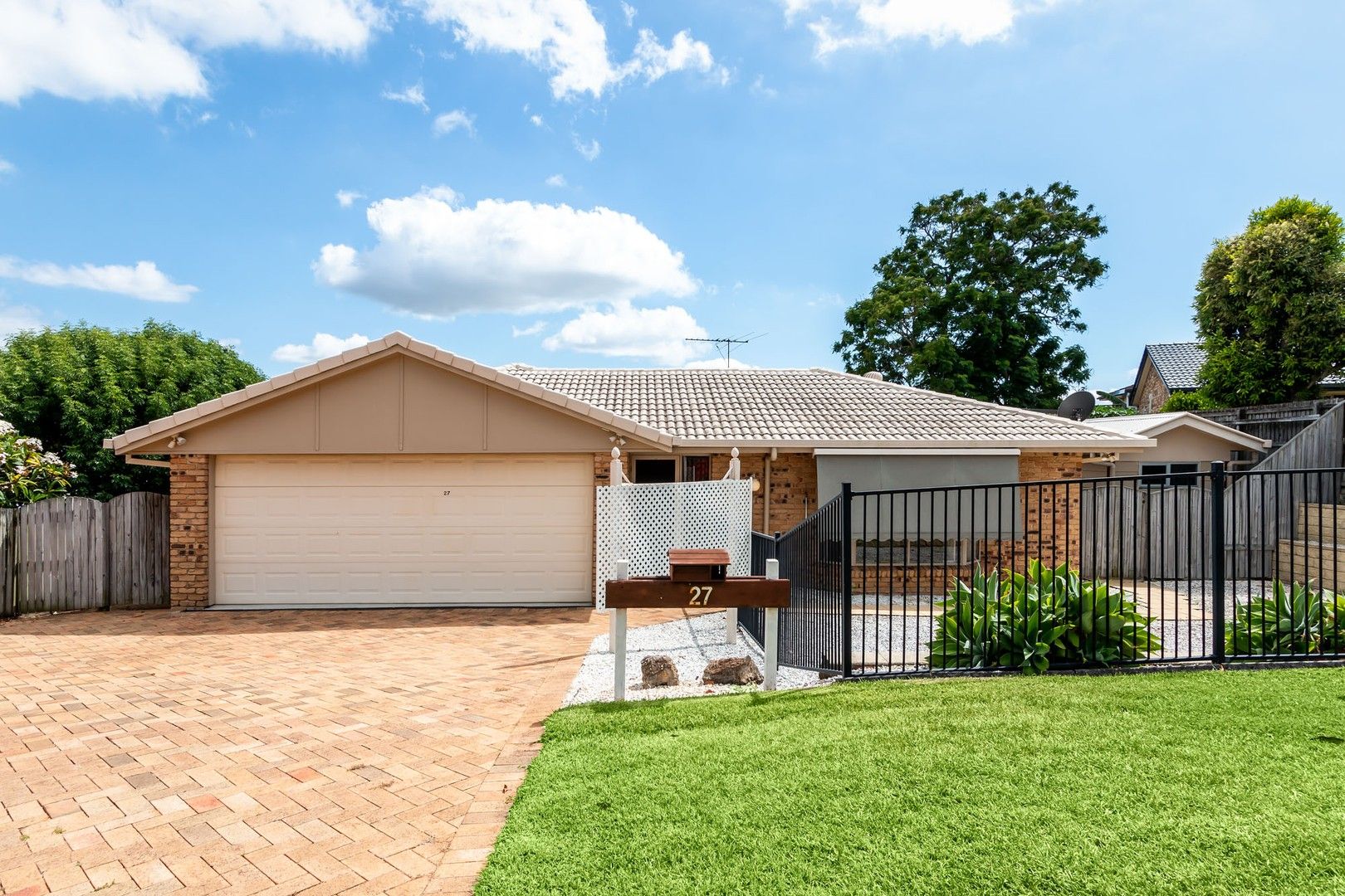 4 bedrooms House in 27 Scanlen Crescent WYNNUM WEST QLD, 4178