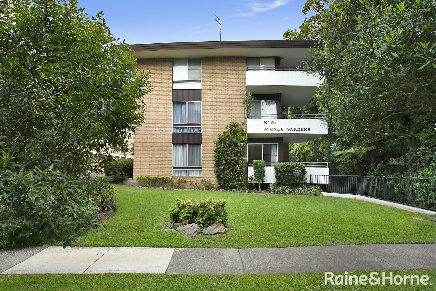 2 bedrooms Apartment / Unit / Flat in 1/21 Ray Road EPPING NSW, 2121