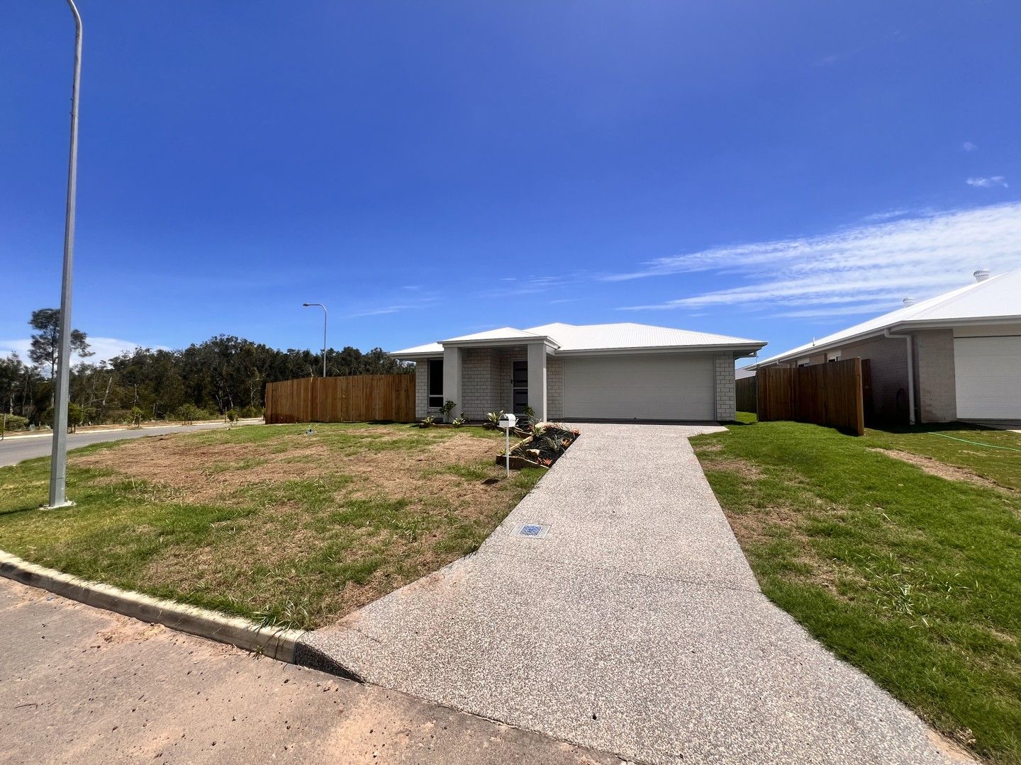 5 bedrooms House in 25 Frederick Circuit ELI WATERS QLD, 4655