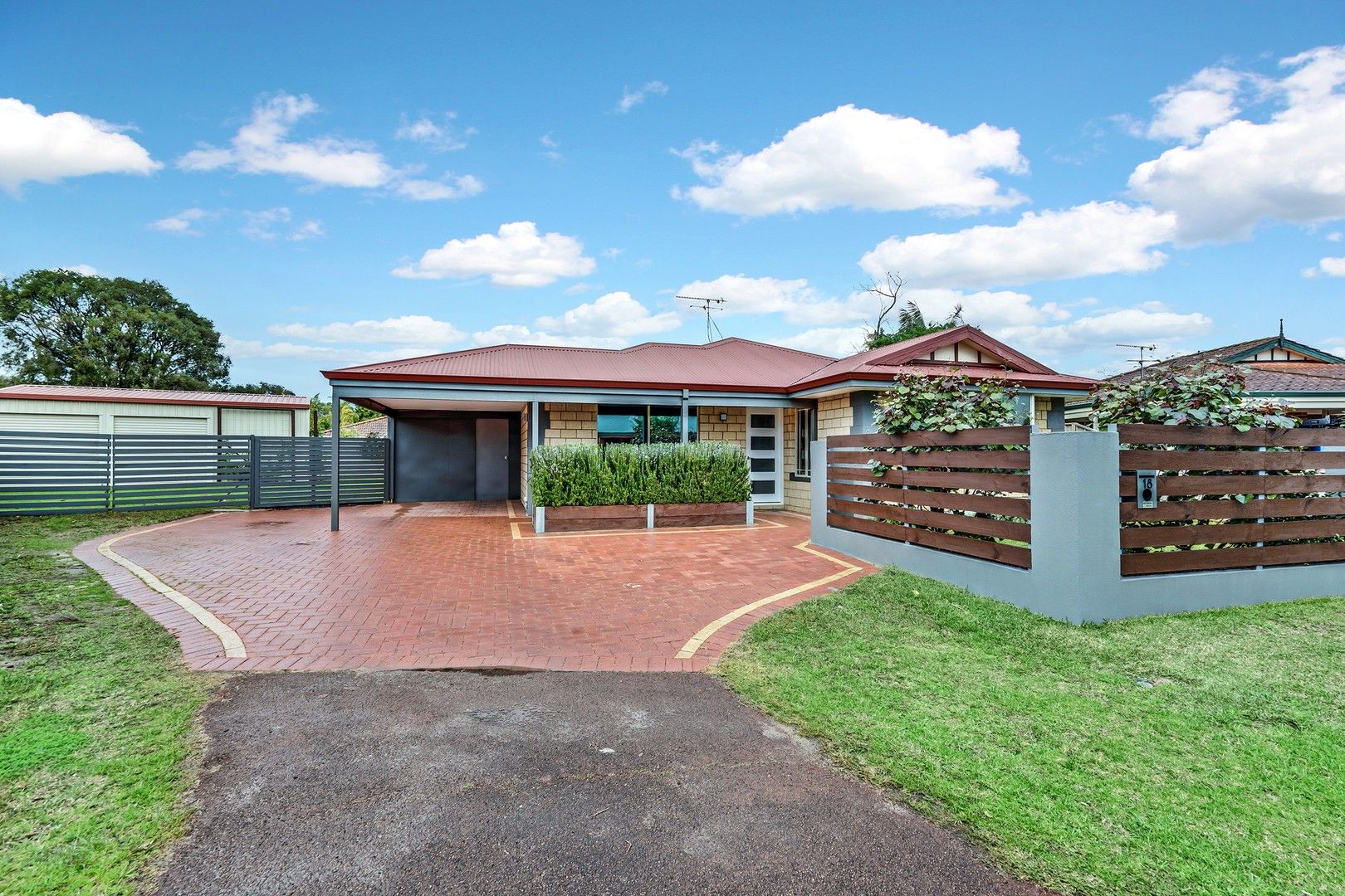 4 bedrooms House in 18 Parrot Way BROADWATER WA, 6280