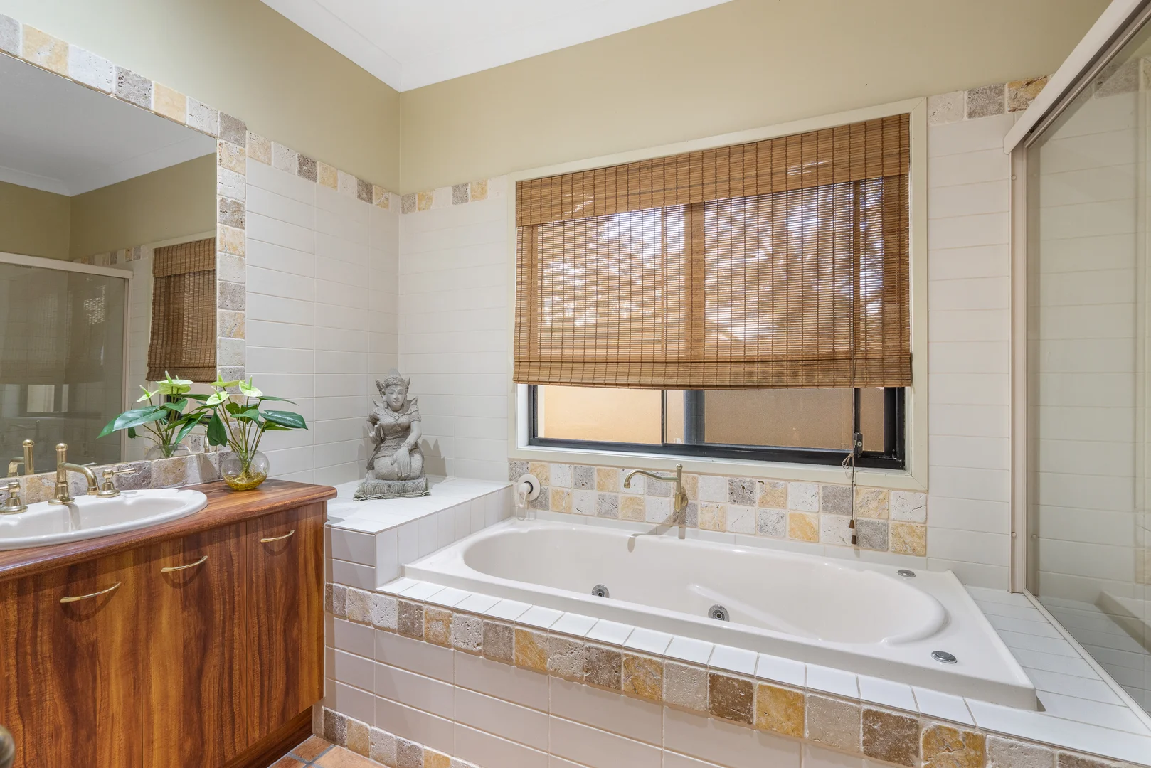 Additional image 27 of 72 Sir Bruce Small Boulevard, Benowa Waters QLD 4217