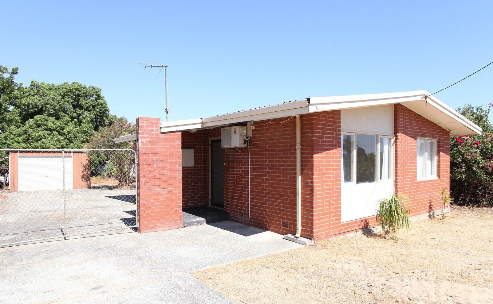 3 bedrooms House in 73 Burnham Way GIRRAWHEEN WA, 6064