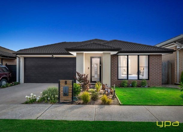 8 Symons Street, Cranbourne East VIC 3977