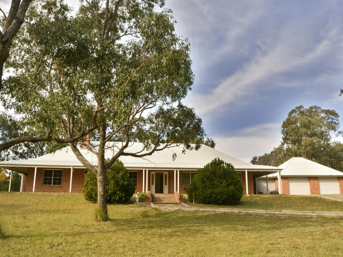 3 bedrooms House in 13 Kurrajong Road ROSENTHAL HEIGHTS QLD, 4370