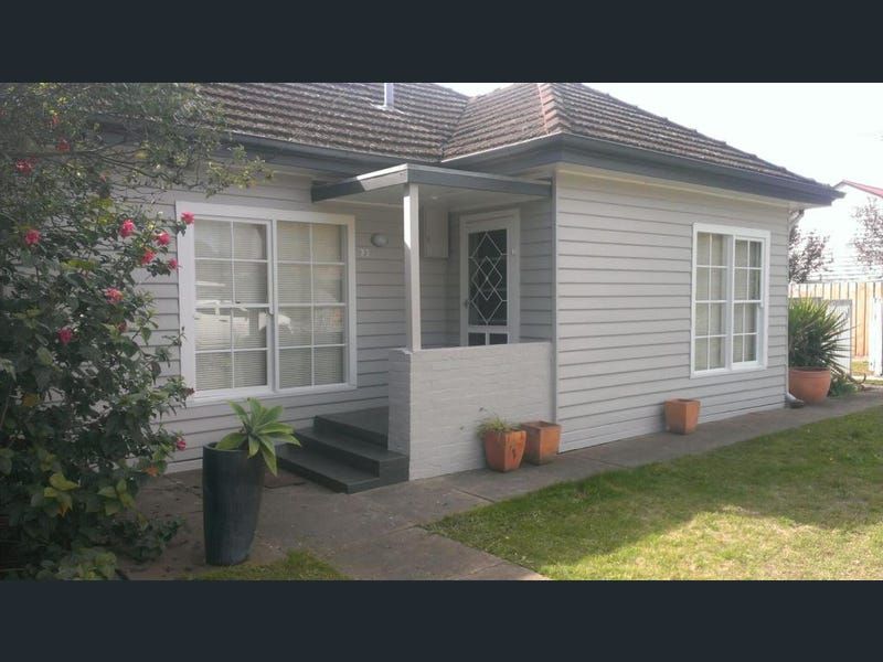 3 bedrooms House in 23 Pine Avenue NORTH SHORE VIC, 3214