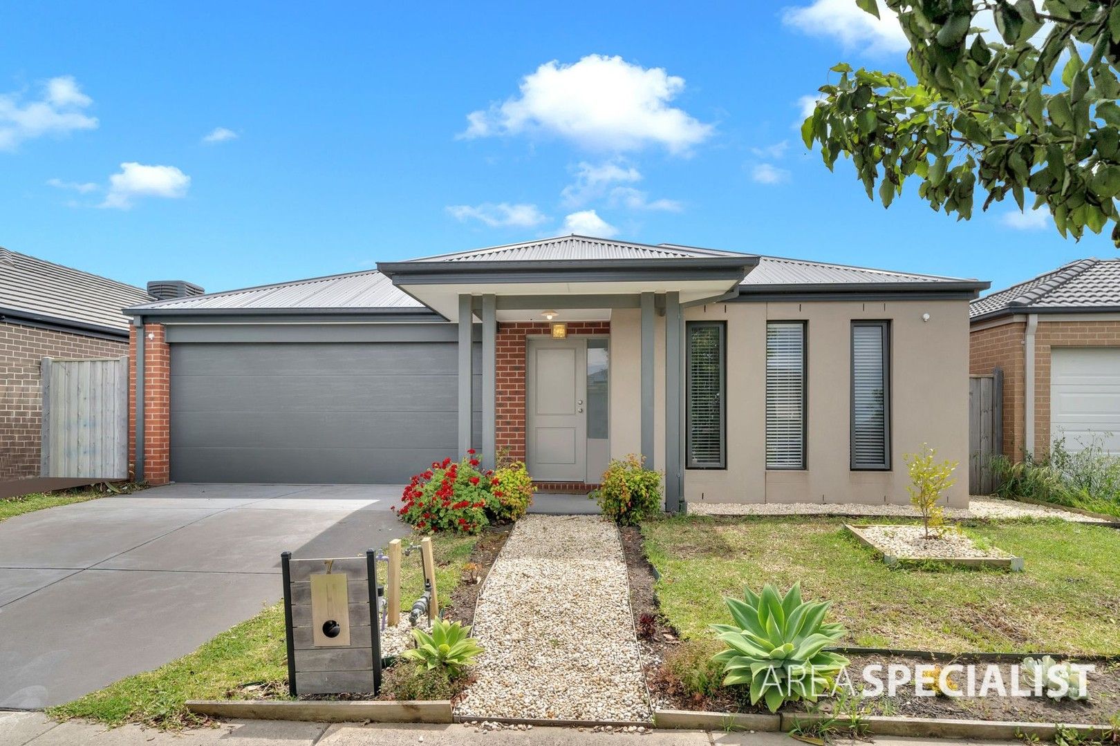 3 bedrooms House in 7 Queensberry Street CRANBOURNE WEST VIC, 3977