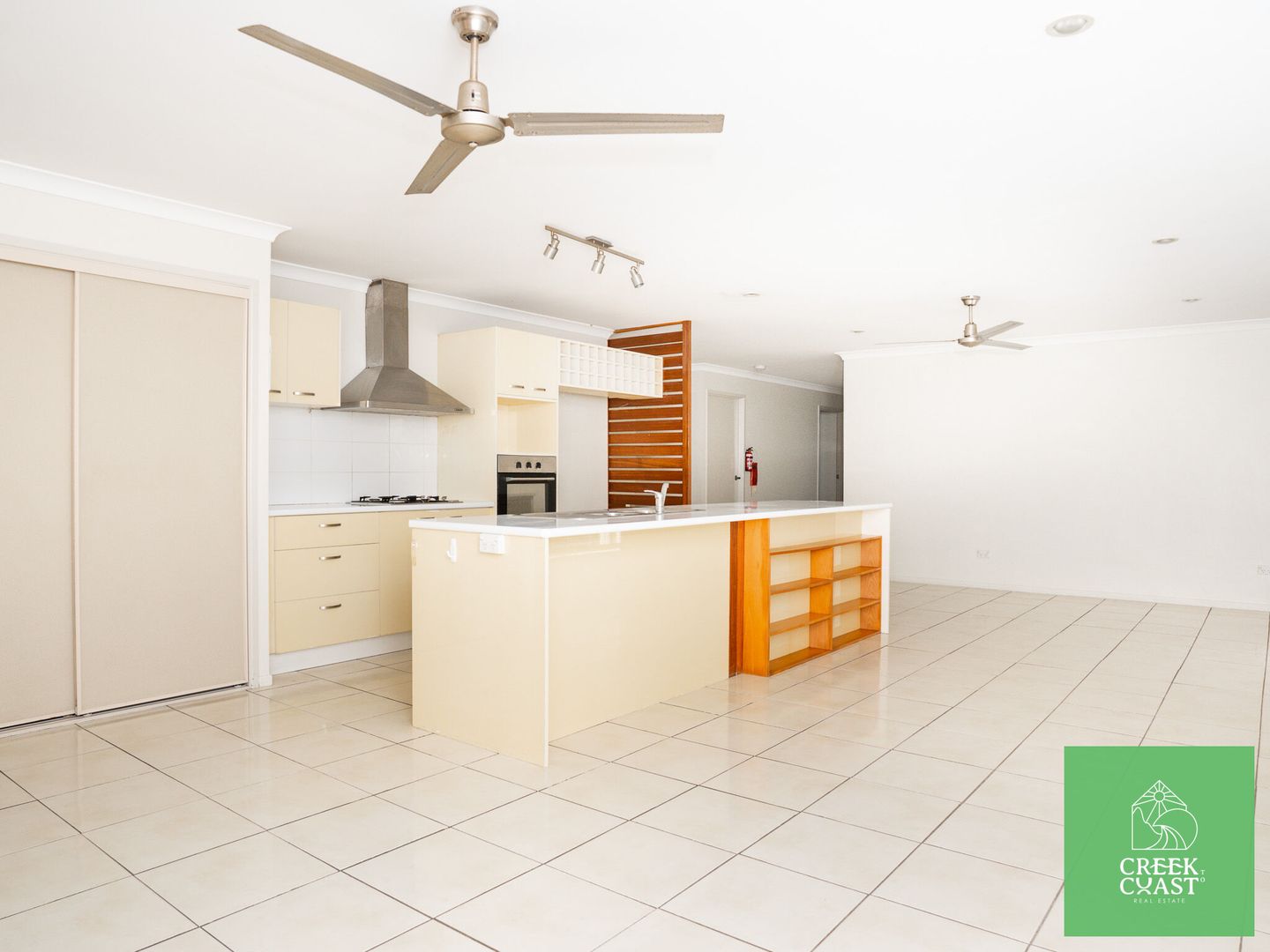 23 Dart St T, Tin Can Bay QLD 4580, Image 2