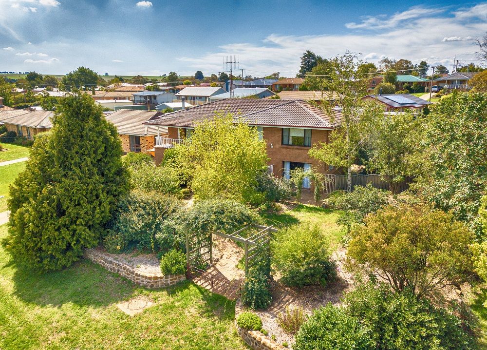 10 Hall Crescent, Crookwell NSW 2583, Image 0