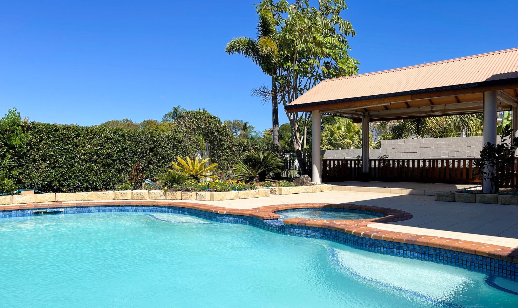 4 bedrooms House in 7 Meadowlake Drive CARRARA QLD, 4211