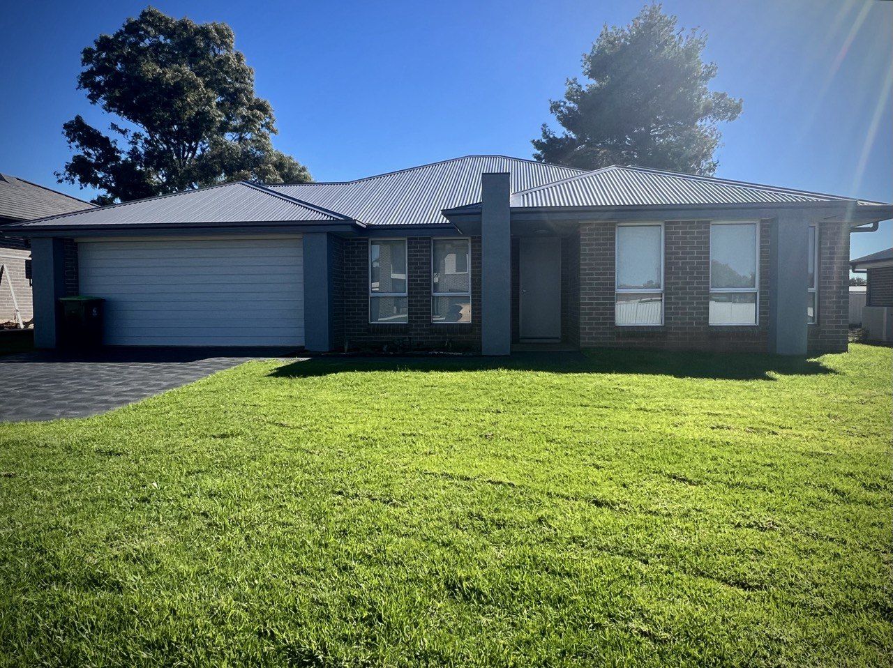 4 bedrooms House in 6 Yuwambi Close PARKES NSW, 2870