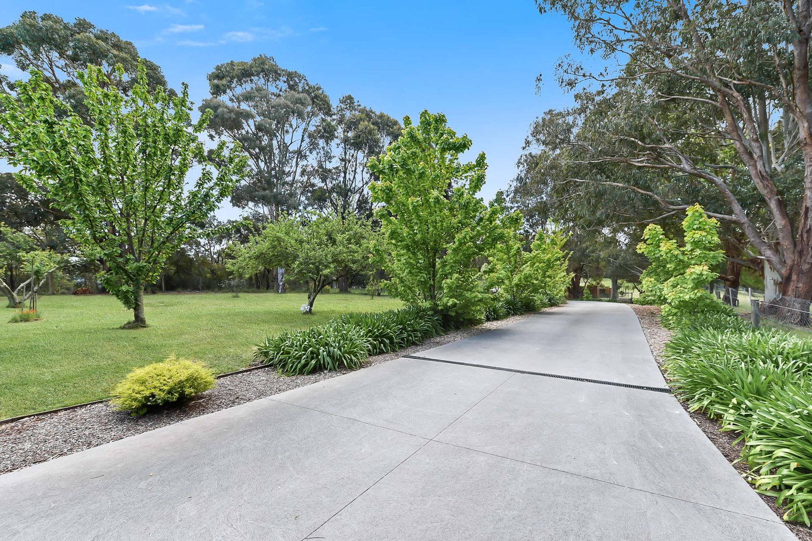 148 Beaconsfield-Emerald Road, Dewhurst VIC 3808, Image 2