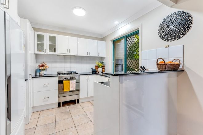 Picture of 1/40 Osterley Road, CARINA HEIGHTS QLD 4152