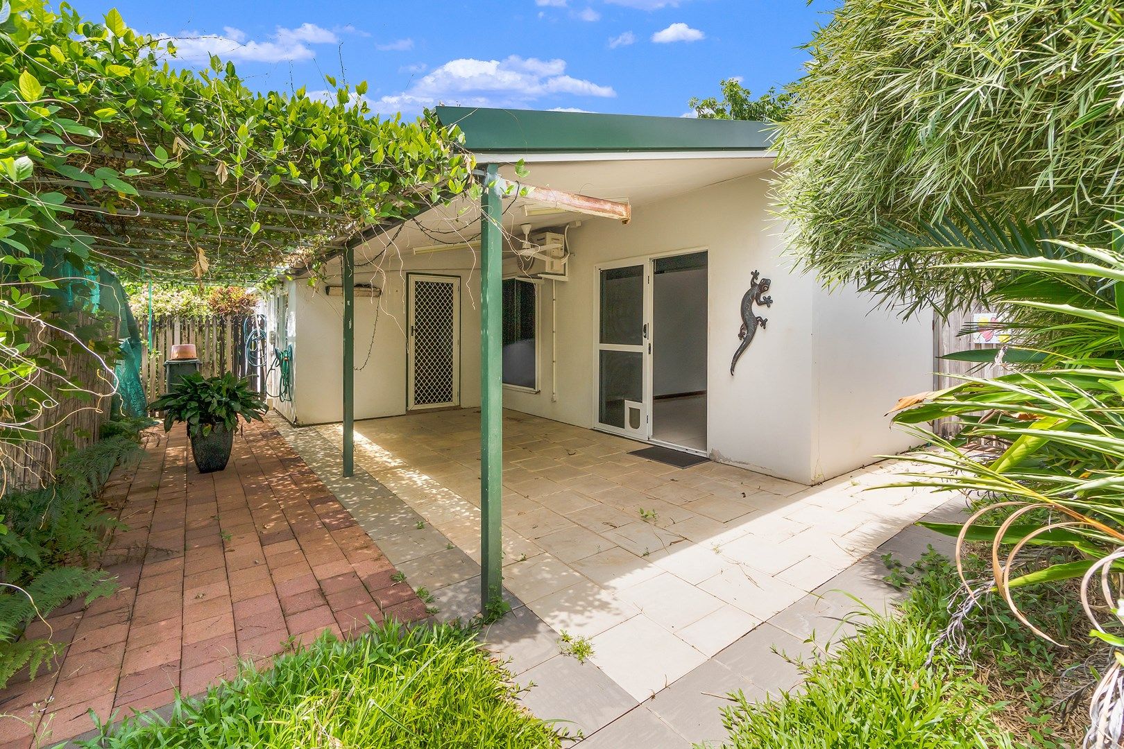 11/16 Mcguire Circuit, Moulden NT 0830, Image 0