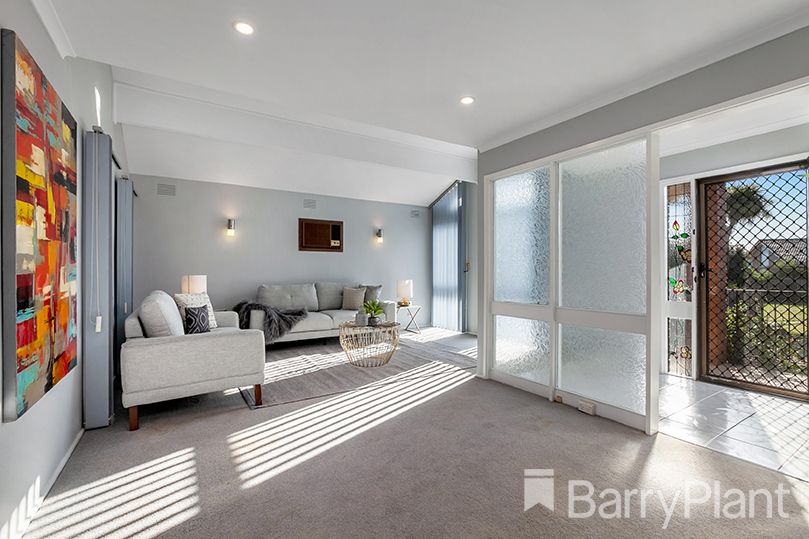 4 Hogan Place, Mill Park VIC 3082, Image 2