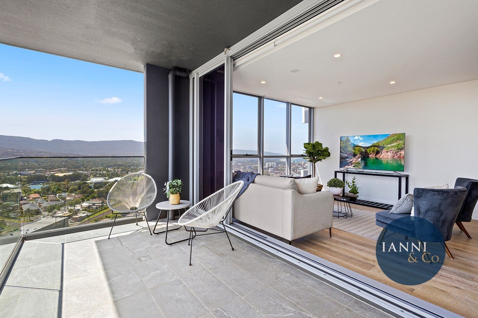2 bedrooms Apartment / Unit / Flat in 1704/3 Rawson Street WOLLONGONG NSW, 2500