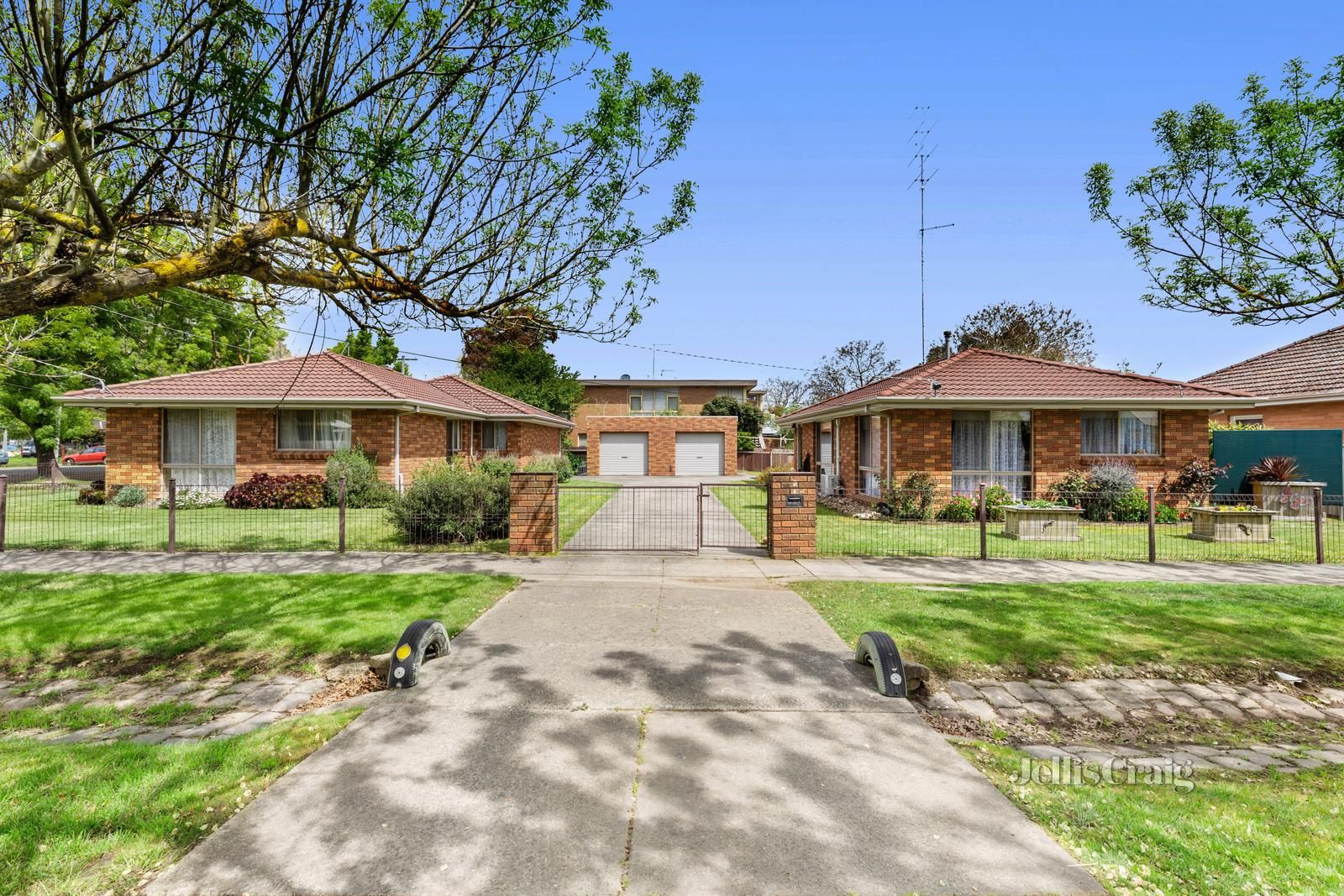 4 bedrooms Apartment / Unit / Flat in 1&2/602 Ascot Street South REDAN VIC, 3350