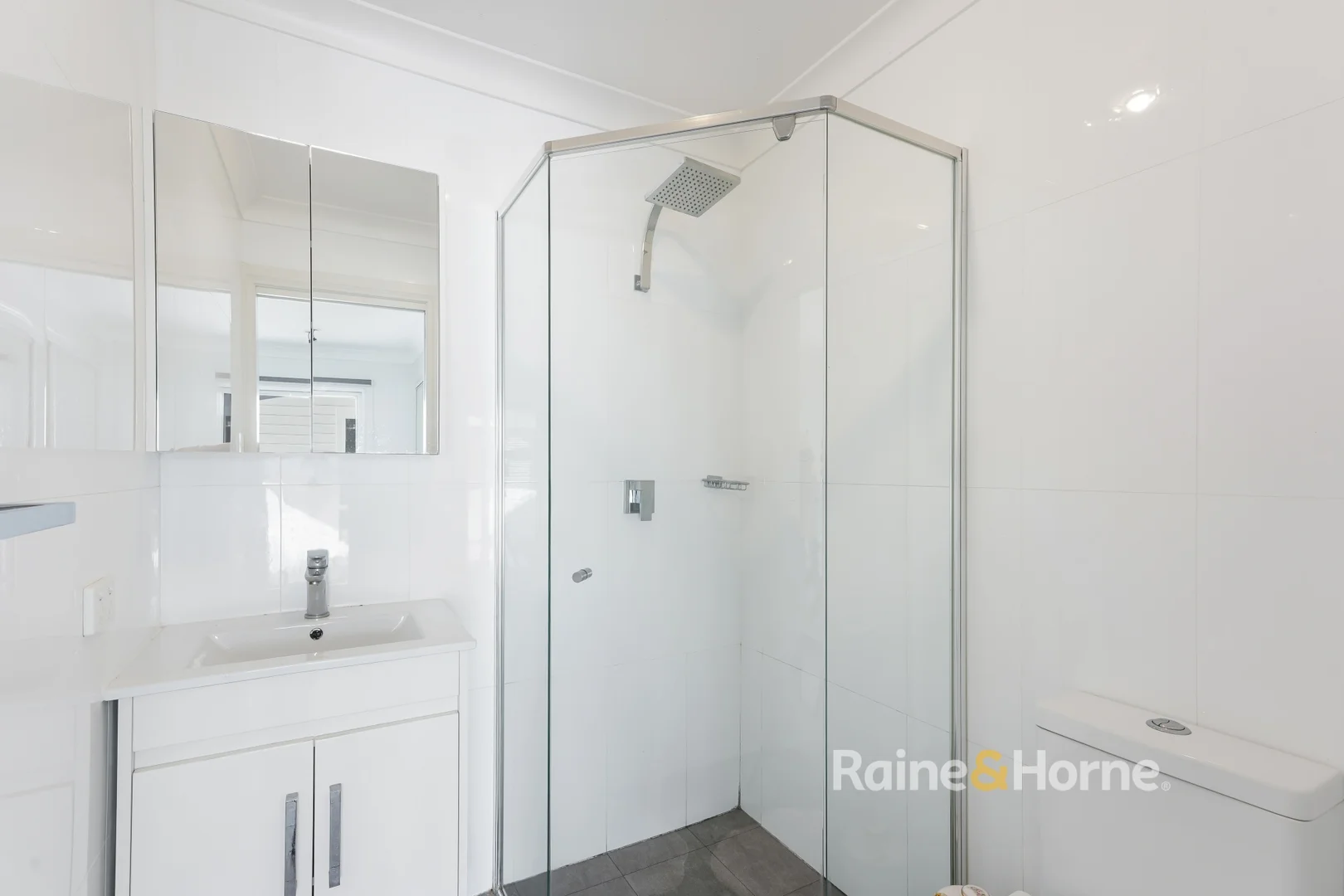 Additional image 10 of 2/64 Gallipoli Avenue, Blackwall NSW 2256