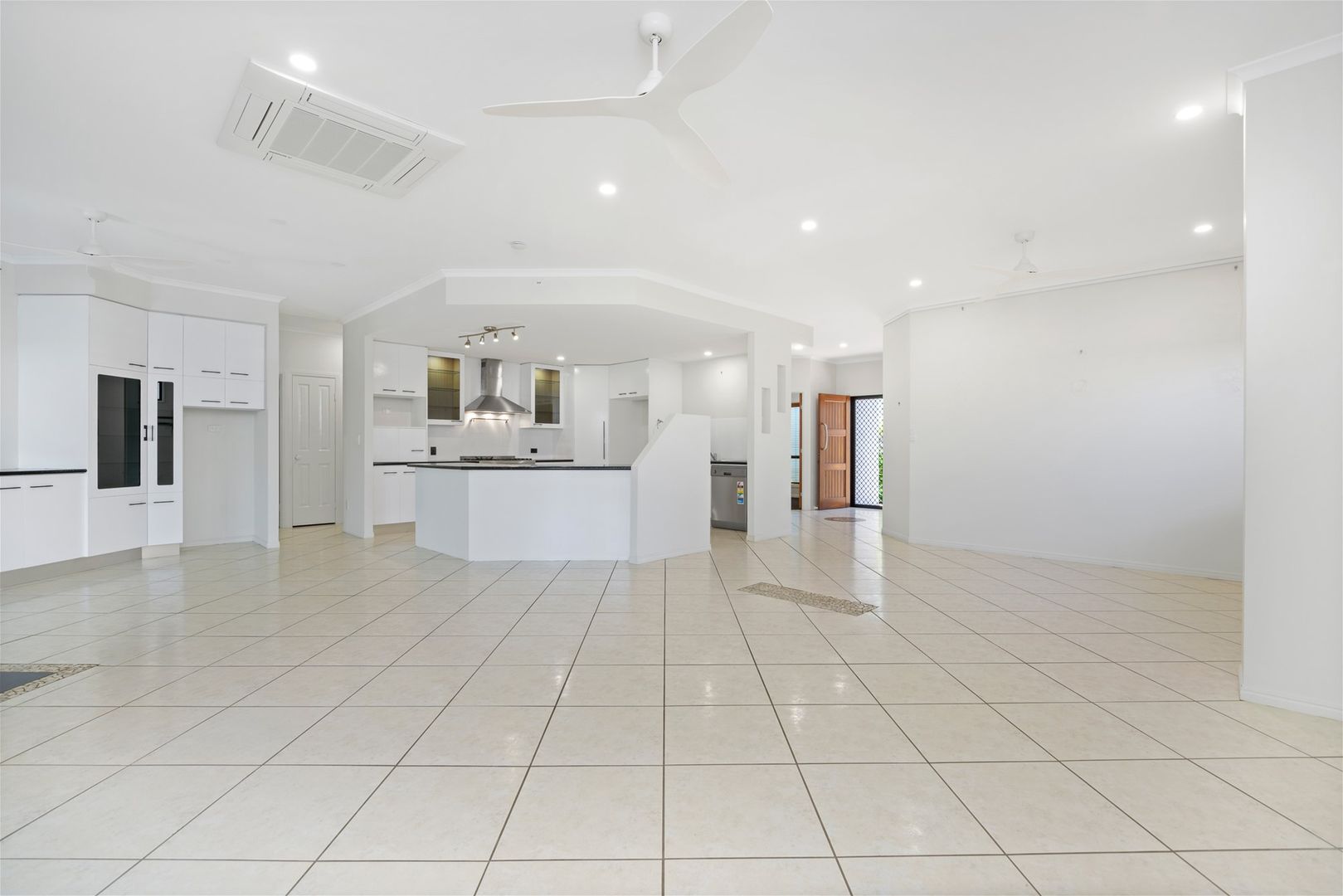 28 Clipper Terrace, South Gladstone QLD 4680, Image 2