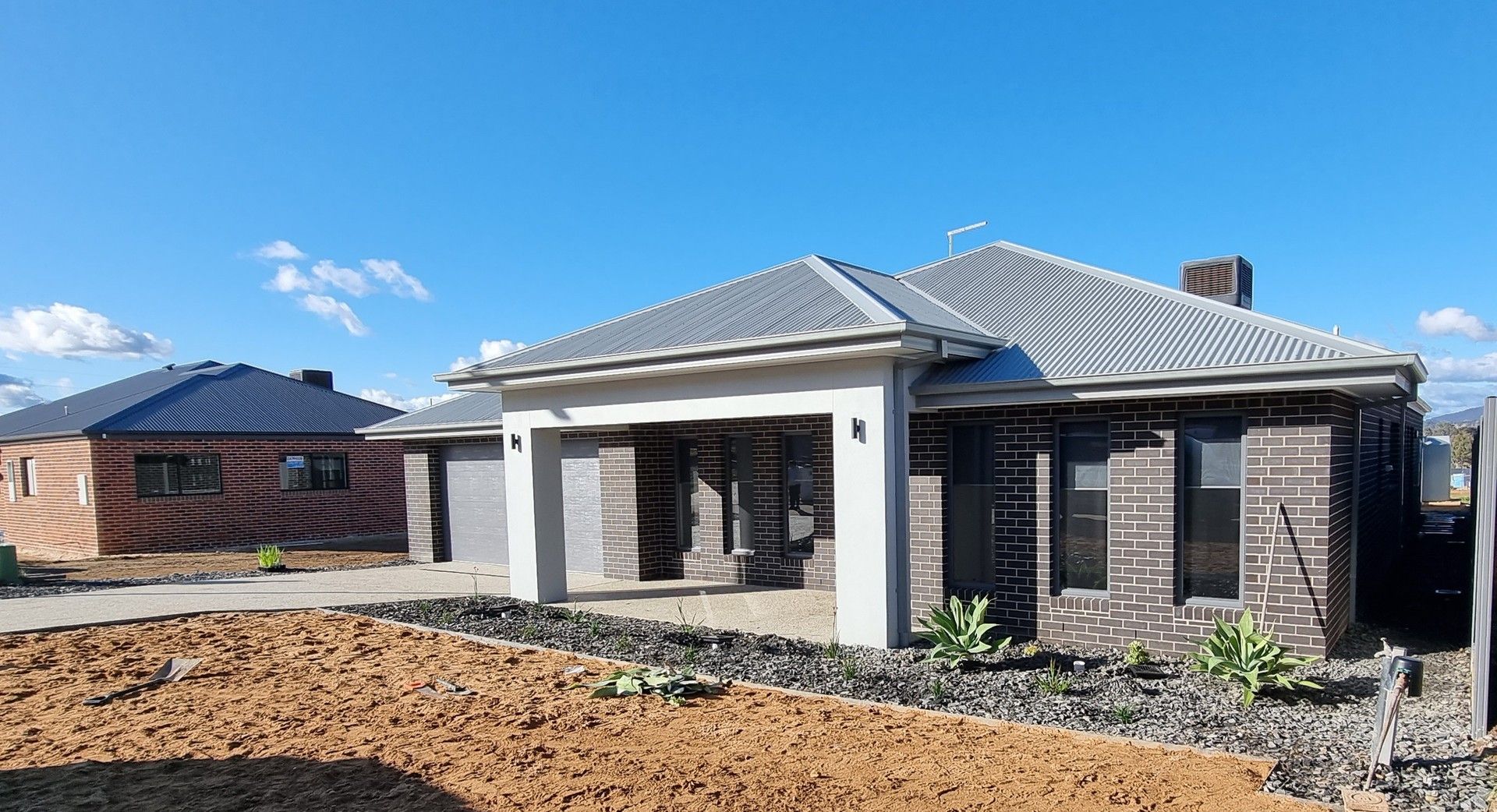 4 bedrooms House in 7 Pollygray Court THURGOONA NSW, 2640