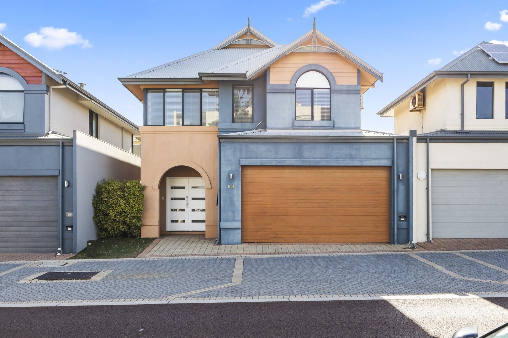 3 bedrooms House in 98 Flora Terrace NORTH BEACH WA, 6020