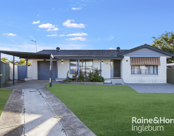 15 Nigel Place, Macquarie Fields NSW 2564