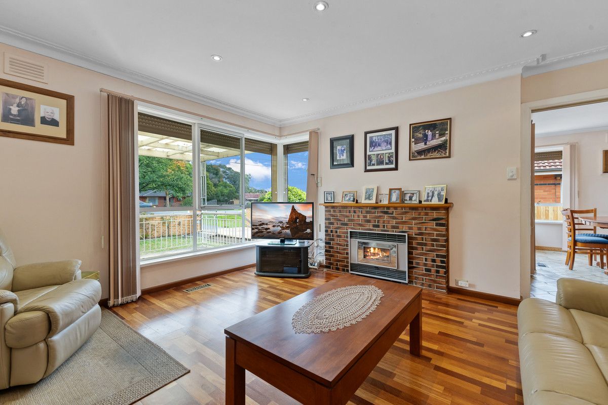 27 Glenfern Road, Ferntree Gully VIC 3156, Image 2