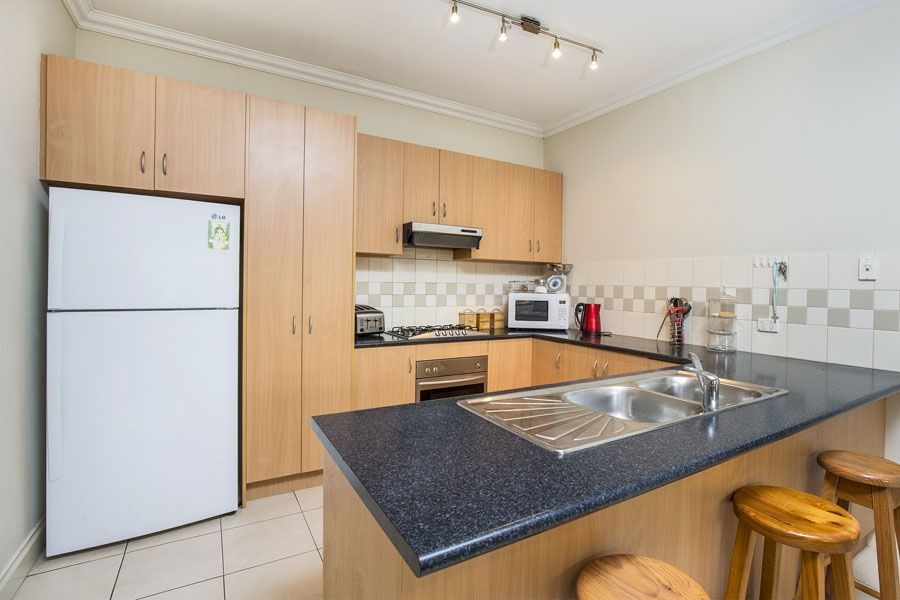 2/13 Fenacre Street, Strathmore VIC 3041, Image 1