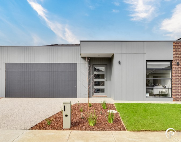 19 Greenwich Drive, Berwick VIC 3806