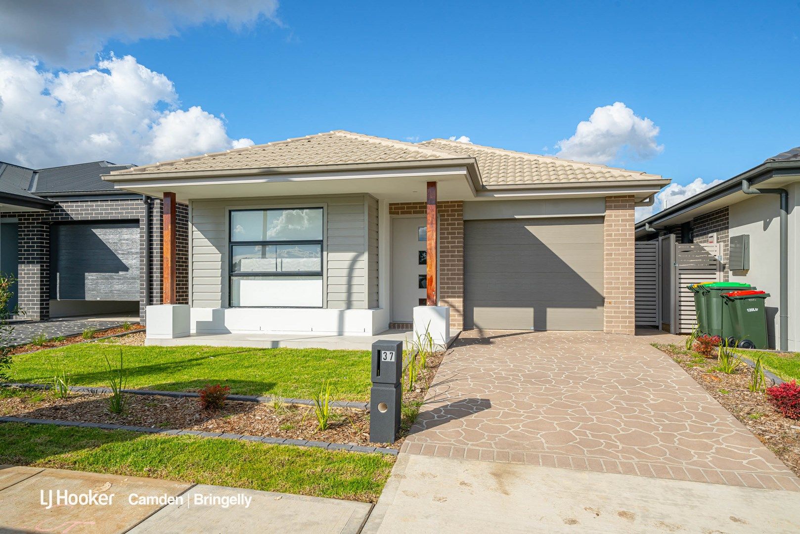 4 bedrooms House in 37 Cain Avenue GREGORY HILLS NSW, 2557