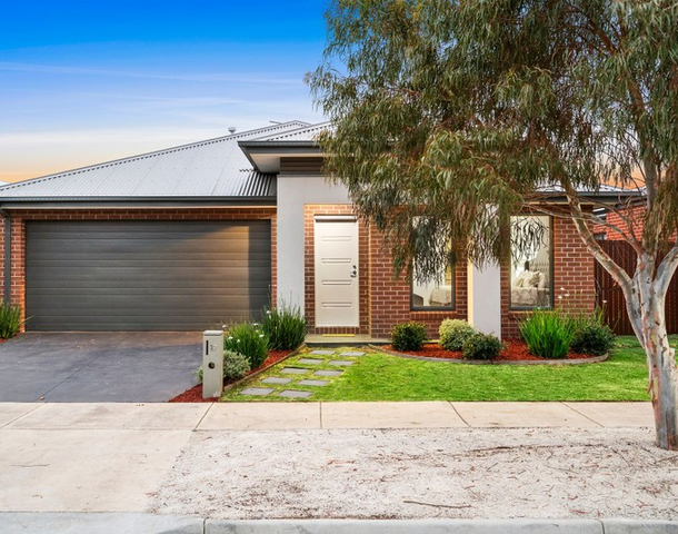 17 Norton Parade, Charlemont VIC 3217