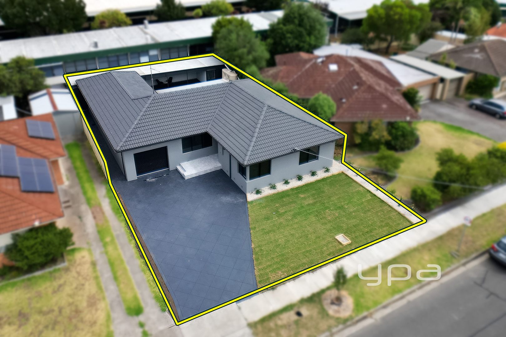 33 Wolverton Drive, Gladstone Park VIC 3043, Image 2