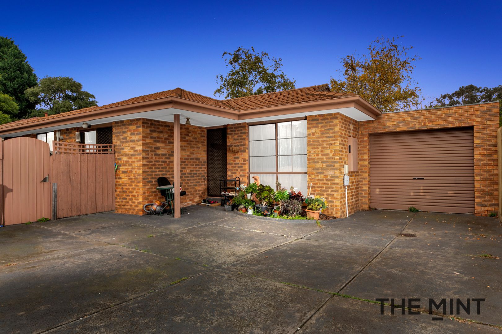 2 bedrooms Apartment / Unit / Flat in 2/15 Allwyn Crescent MILL PARK VIC, 3082