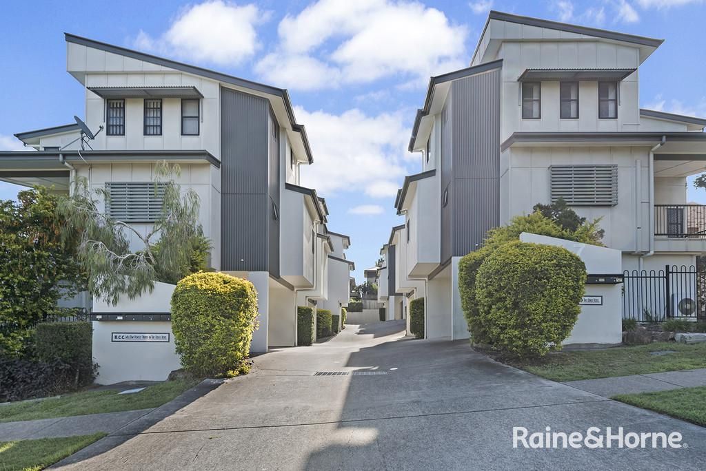 3 bedrooms Townhouse in 2/47 Jones Road CARINA HEIGHTS QLD, 4152