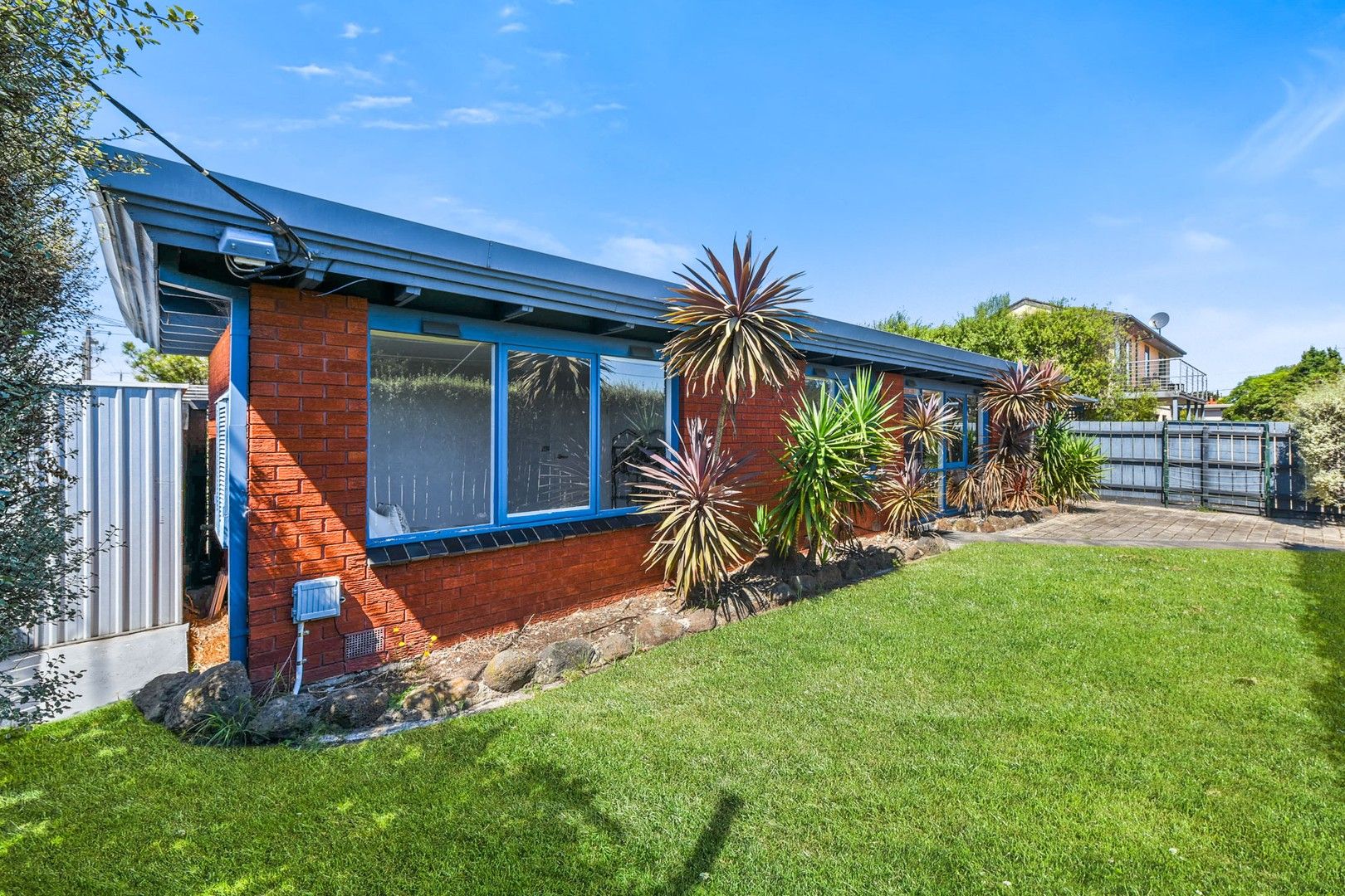 2 bedrooms Apartment / Unit / Flat in 1/138 Warrigal Road MENTONE VIC, 3194