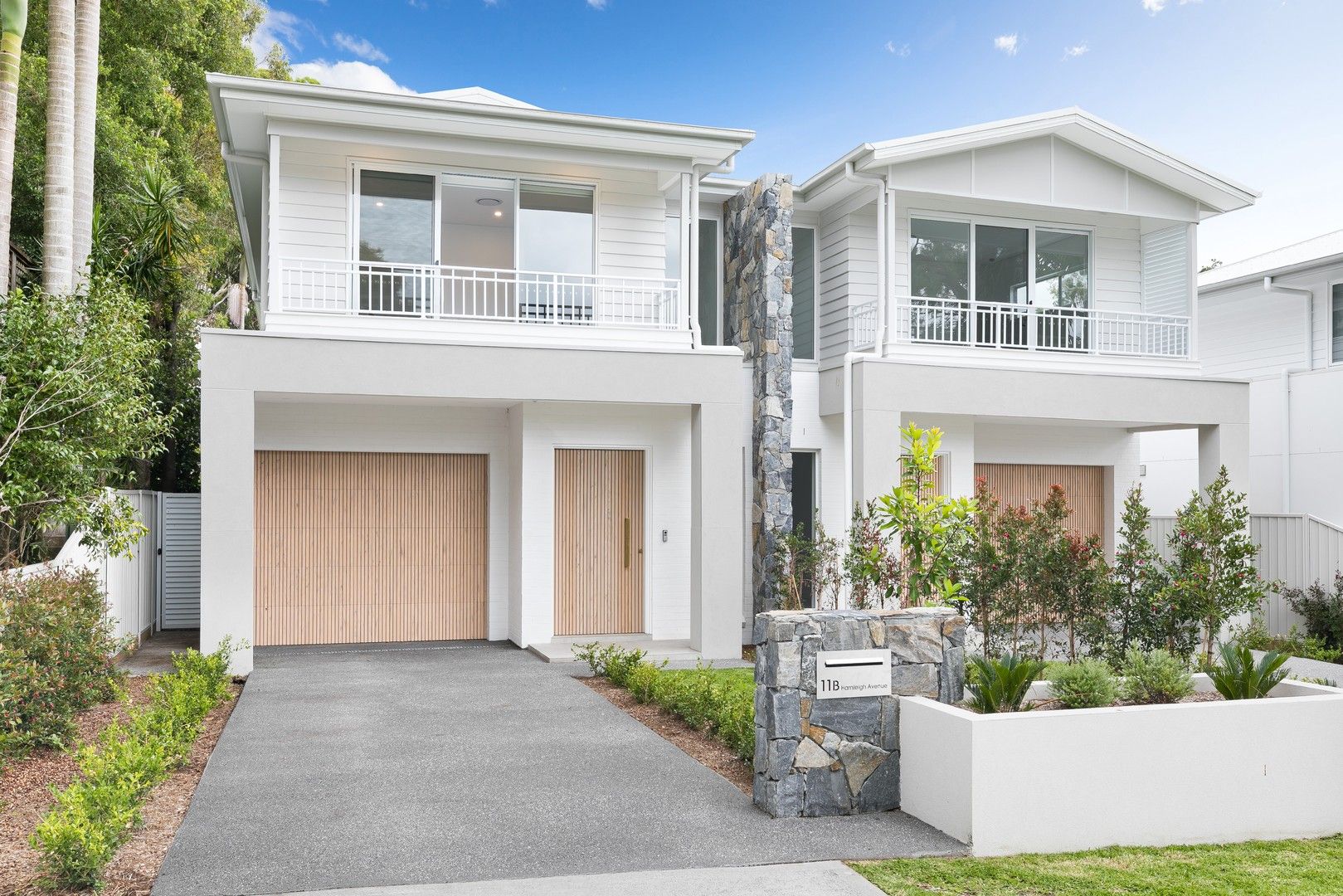 4 bedrooms House in 11b Harnleigh Avenue WOOLOOWARE NSW, 2230