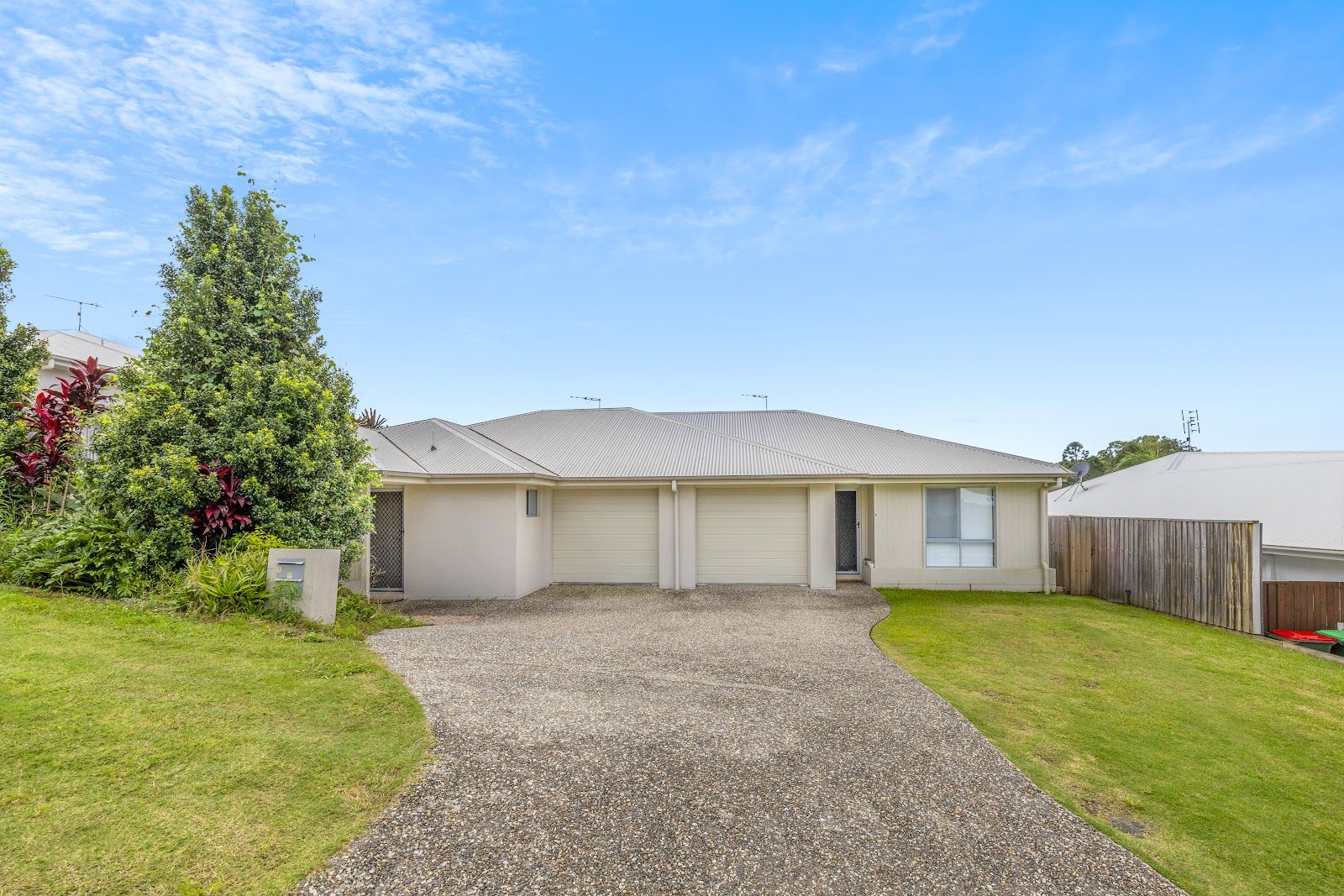 5 bedrooms Semi-Detached in 8 Willowood Crescent NAMBOUR QLD, 4560